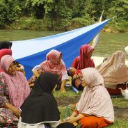 ‘Tradisi Makan Di Pulau,’ Tradisi Unik Makan Bersama