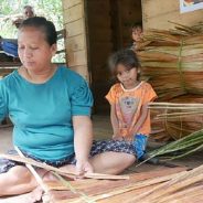 Perempuan Suku Akit: Antara Rumah Tangga, Ekonomi, dan Adat