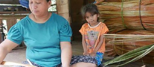 Perempuan Suku Akit: Antara Rumah Tangga, Ekonomi, dan Adat