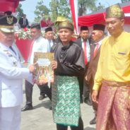 Bupati Kepulauan Meranti Serahkan SK Pengakuan MHA untuk 3 Komunitas Adat